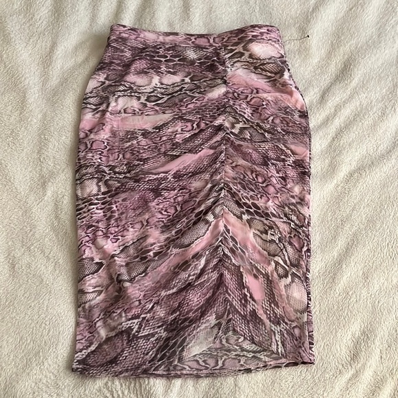 NWOT Purple Snake Patterned Ruched Pencil Skirt - Picture 1 of 7